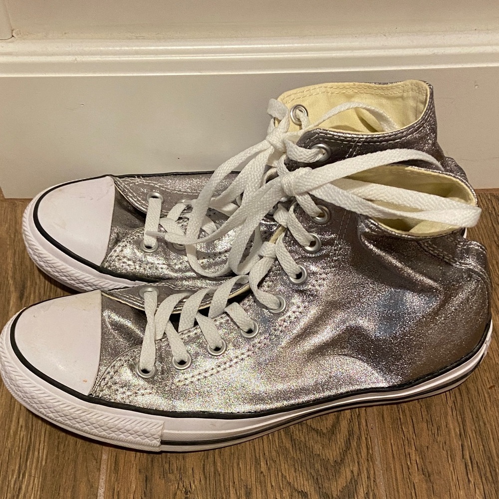 🧡 Women’s Converse metallic high-top sneakers